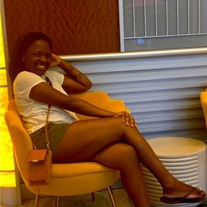 Meet your Posher, Crystal